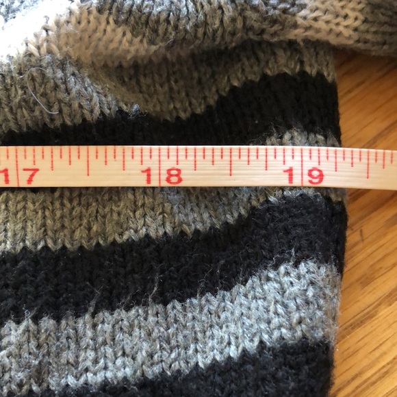 Maurice’s sweater size large - Picture 4 of 6